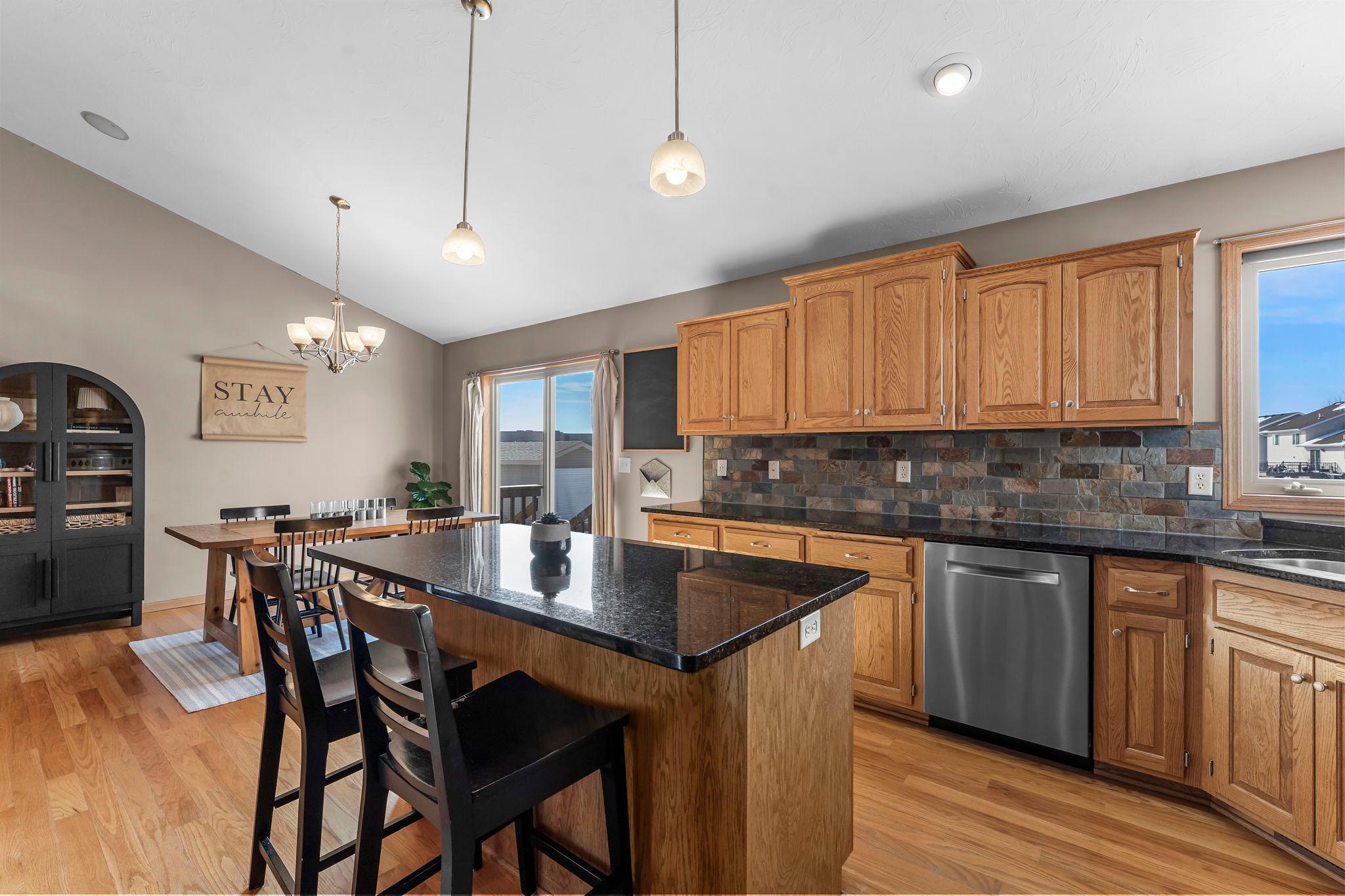 23-web-or-mls-1306 4th St NW-43.jpg