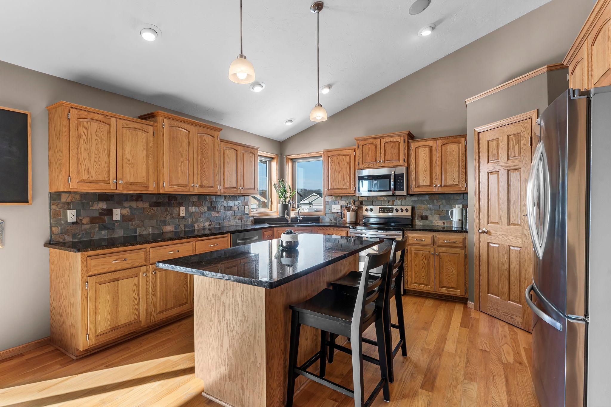 20-web-or-mls-1306 4th St NW-28.jpg