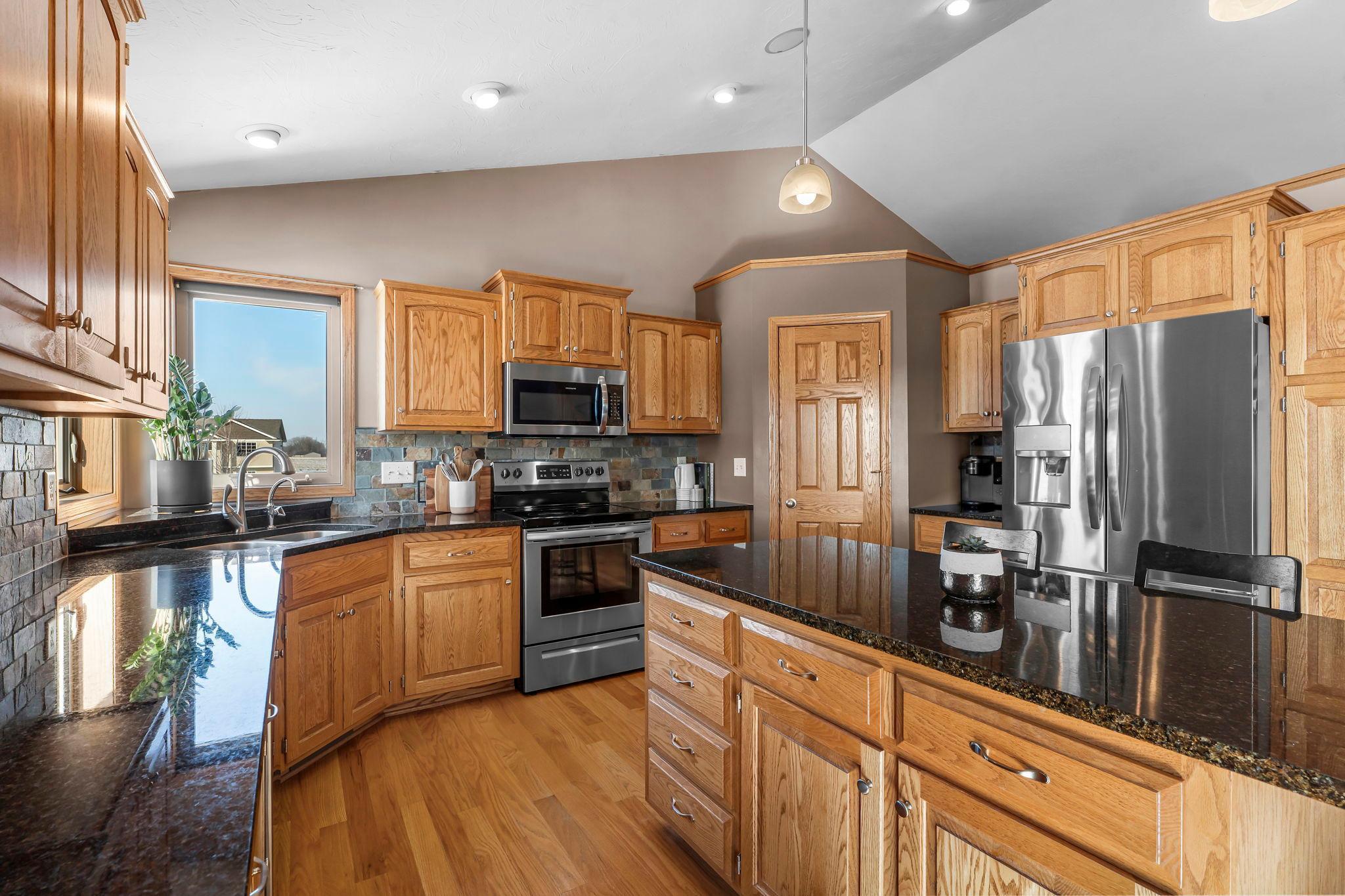 21-web-or-mls-1306 4th St NW-33.jpg