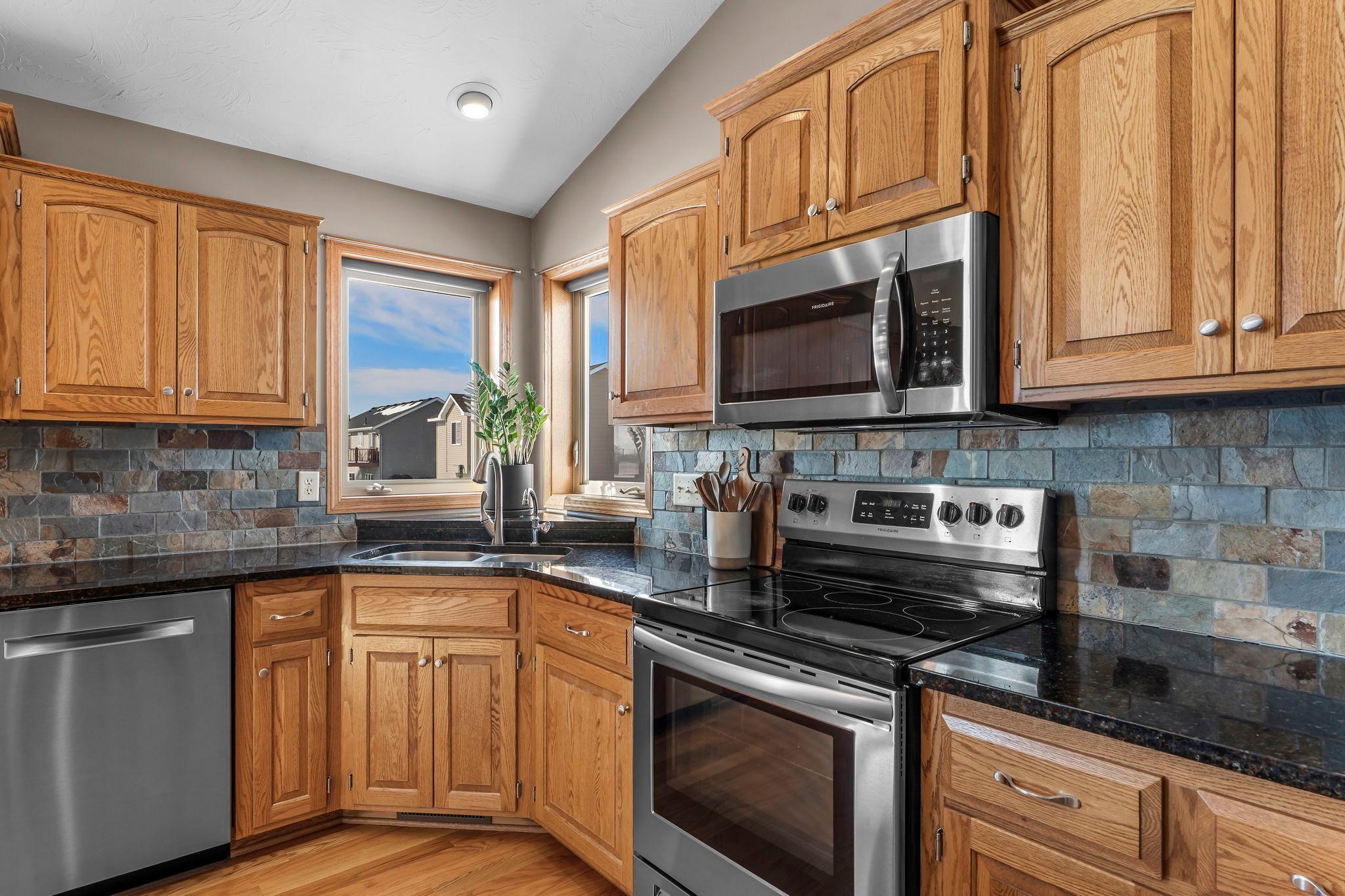 24-web-or-mls-1306 4th St NW-48.jpg