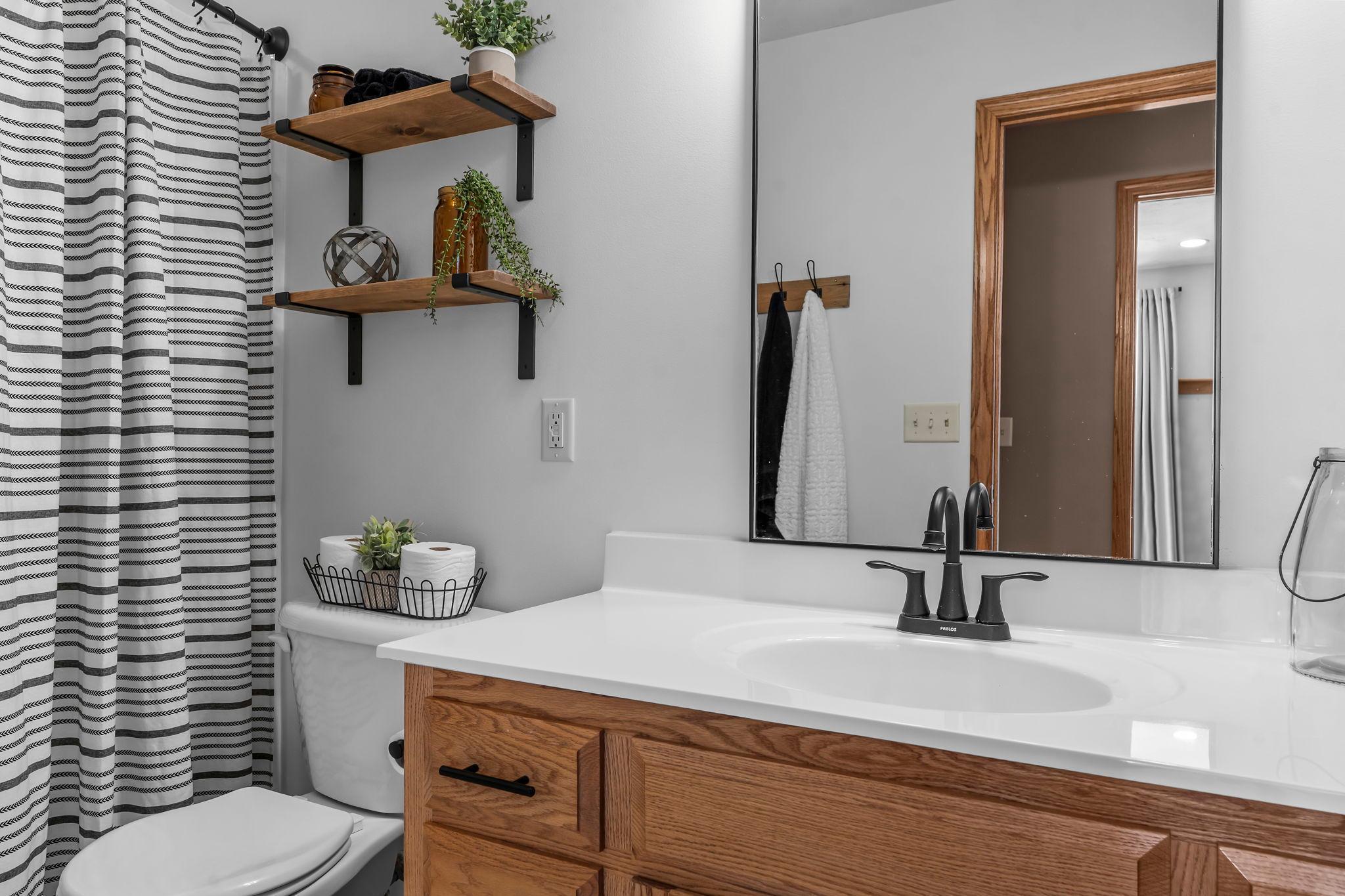 38-web-or-mls-1306 4th St NW-118.jpg