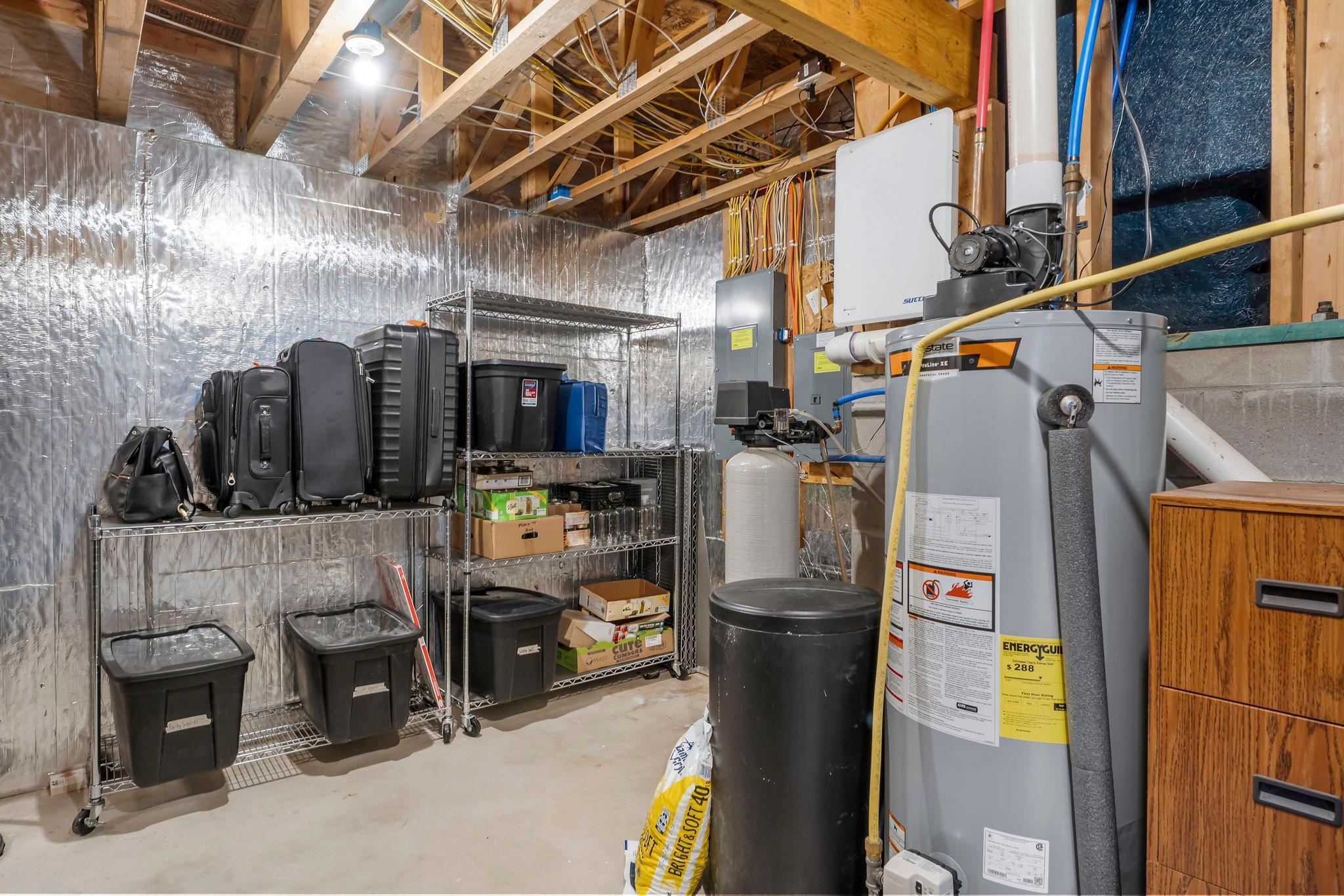 57-web-or-mls-1306 4th St NW-213.jpg