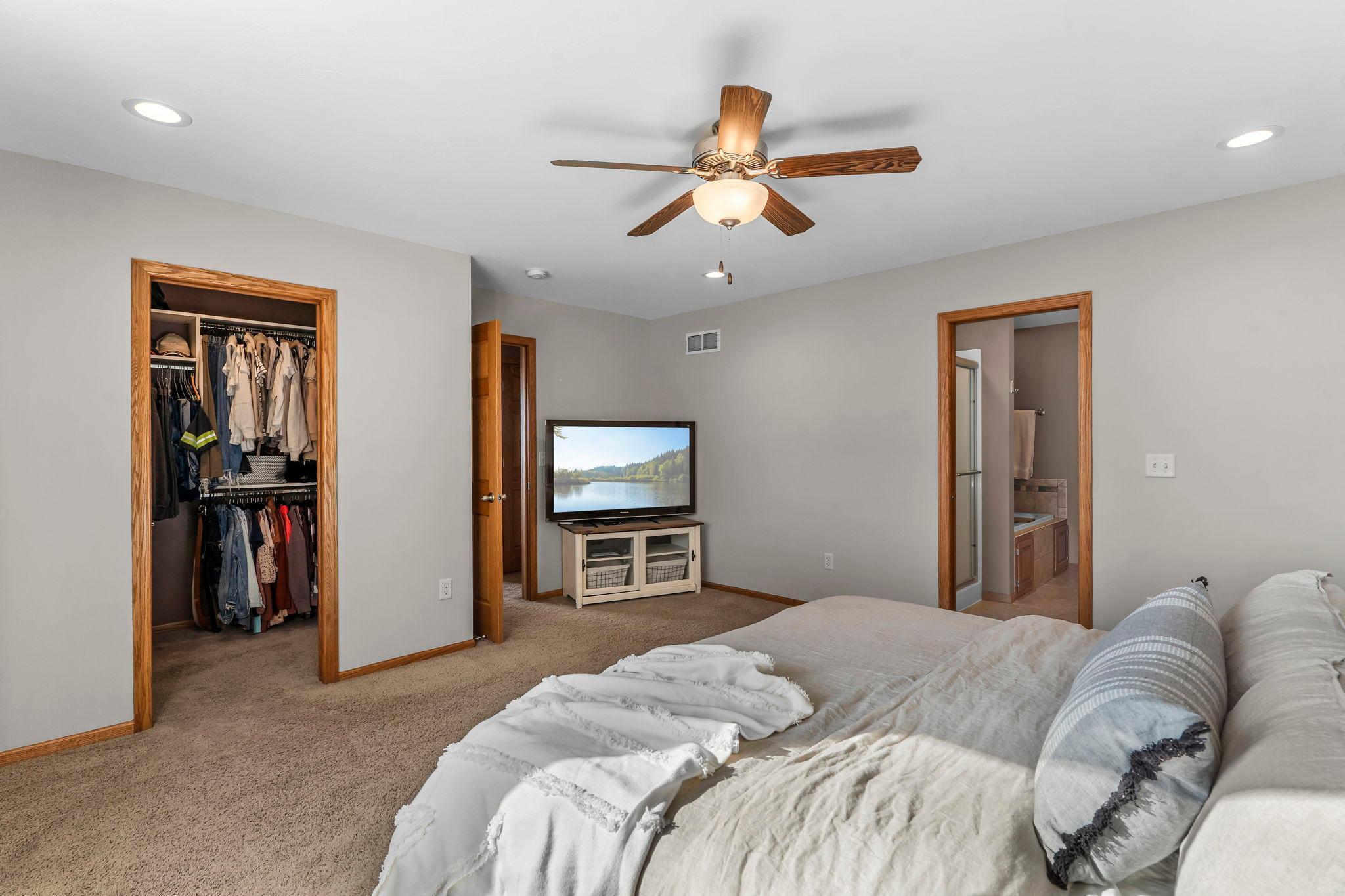 29-web-or-mls-1306 4th St NW-93.jpg