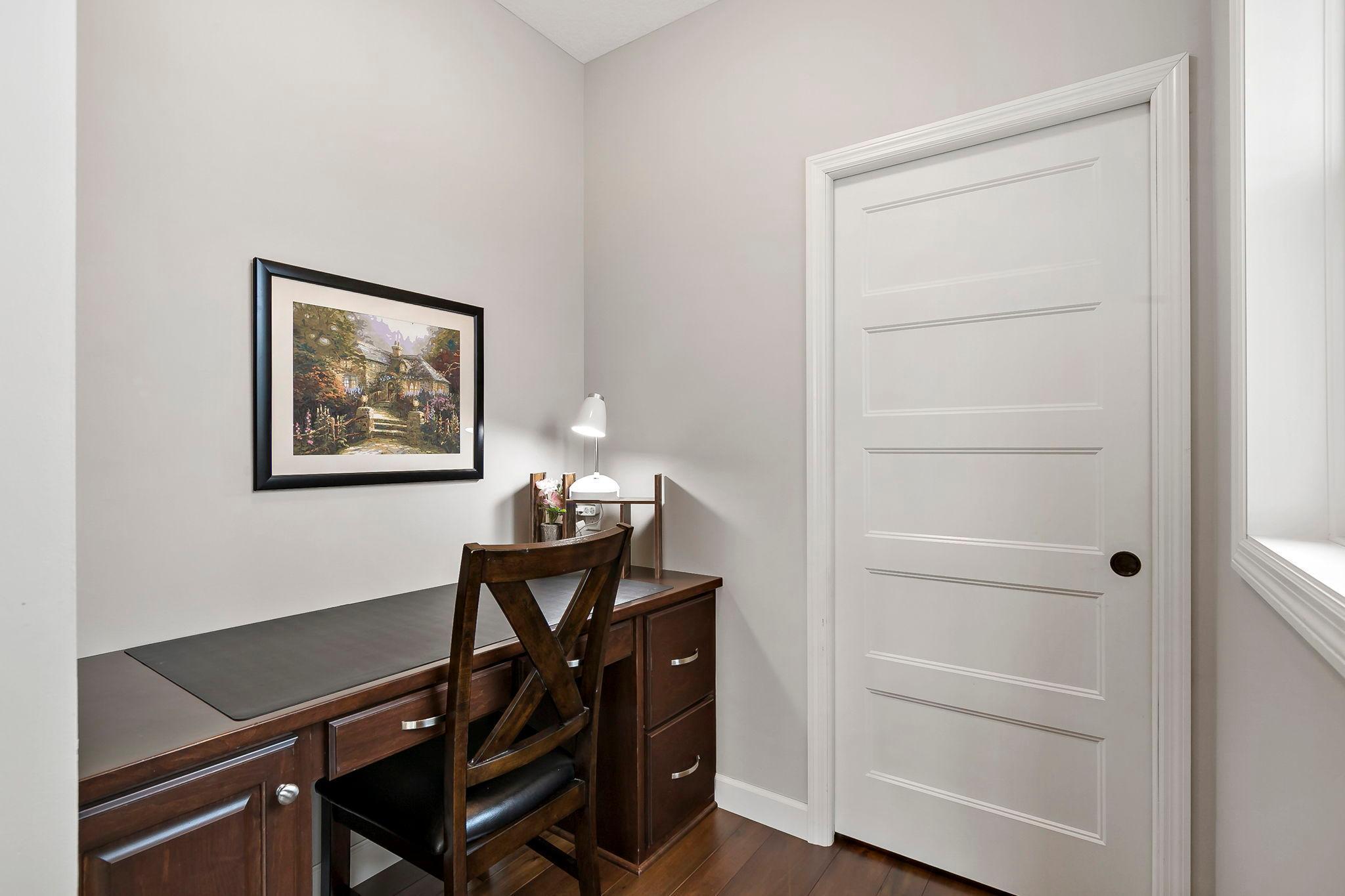 17163-hollyhock-ct-lakeville-mn-desk-near-pantry.jpg