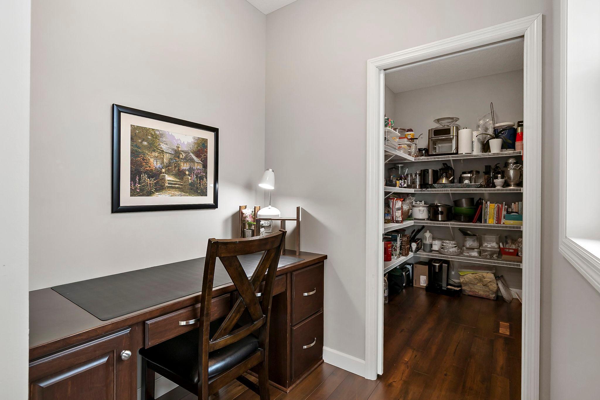 17163-hollyhock-ct-lakeville-mn-desk-near-pantry2.jpg