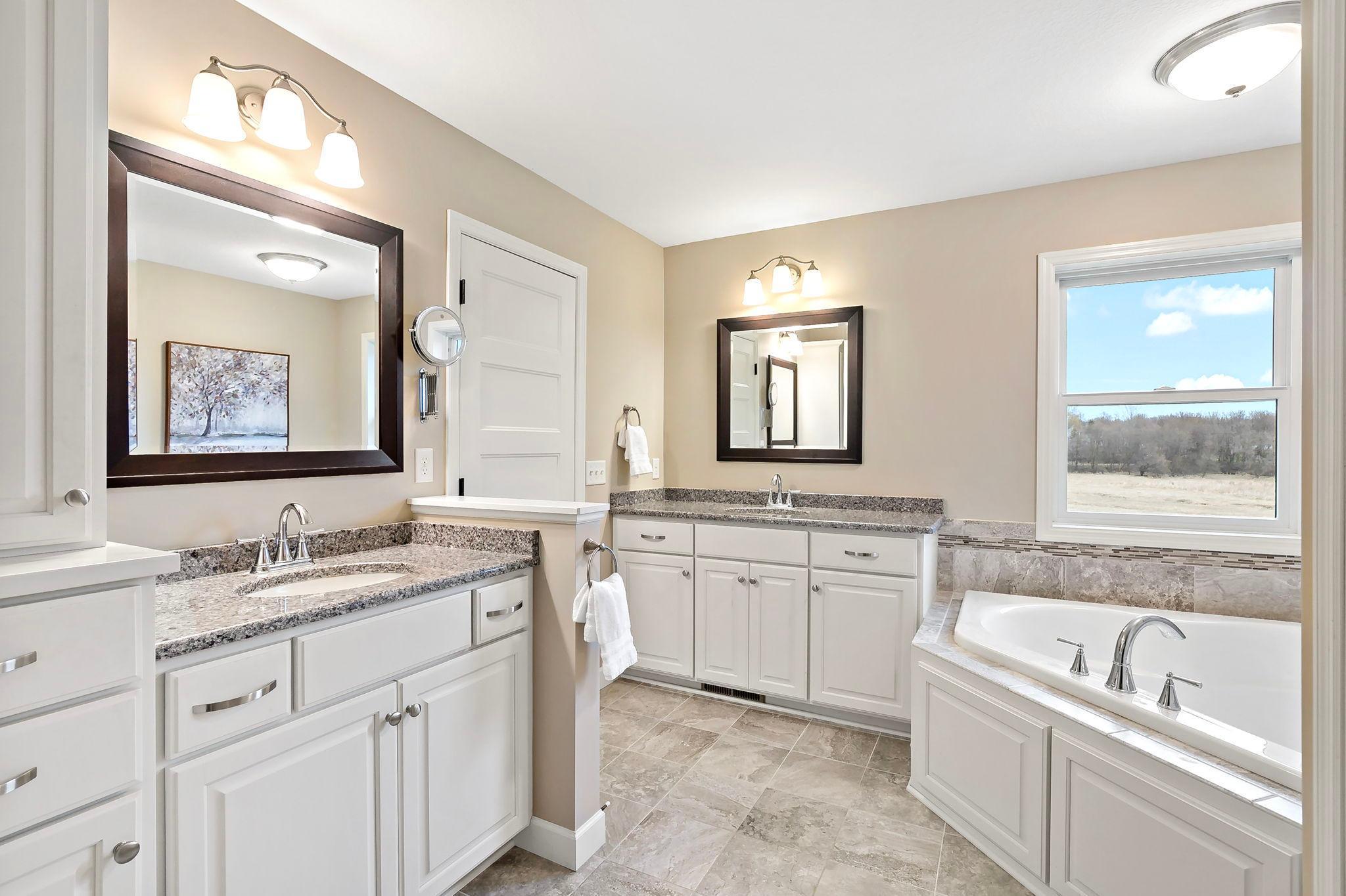 17163-hollyhock-ct-lakeville-mn-primary-full-bath.jpg