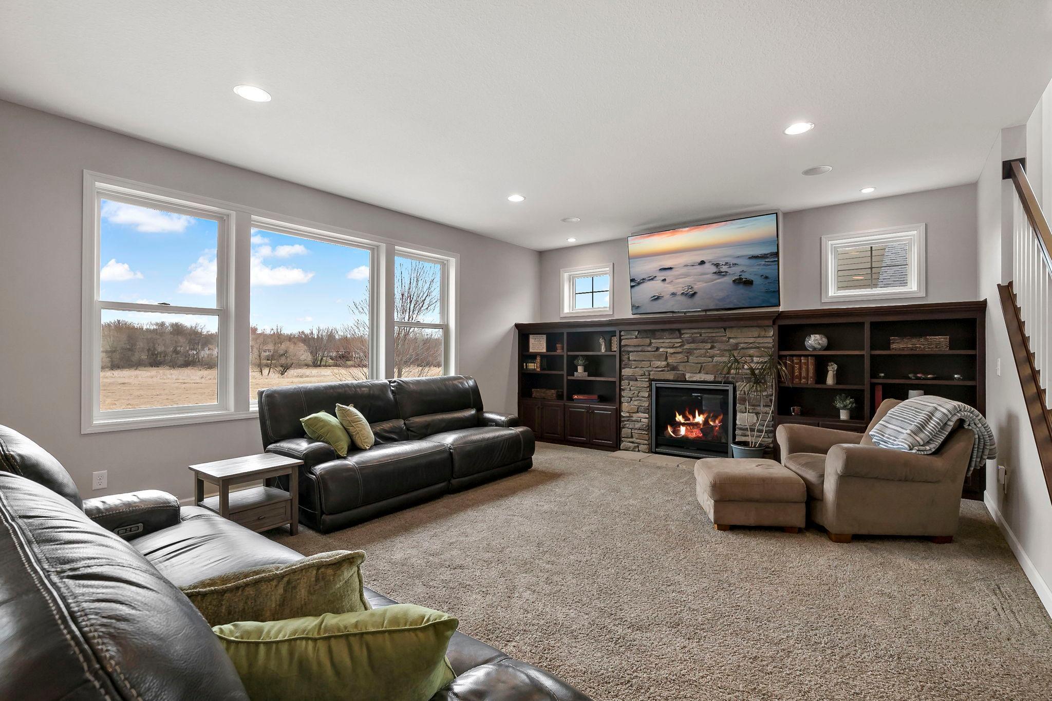 17163-hollyhock-ct-lakeville-mn-living-room2.jpg
