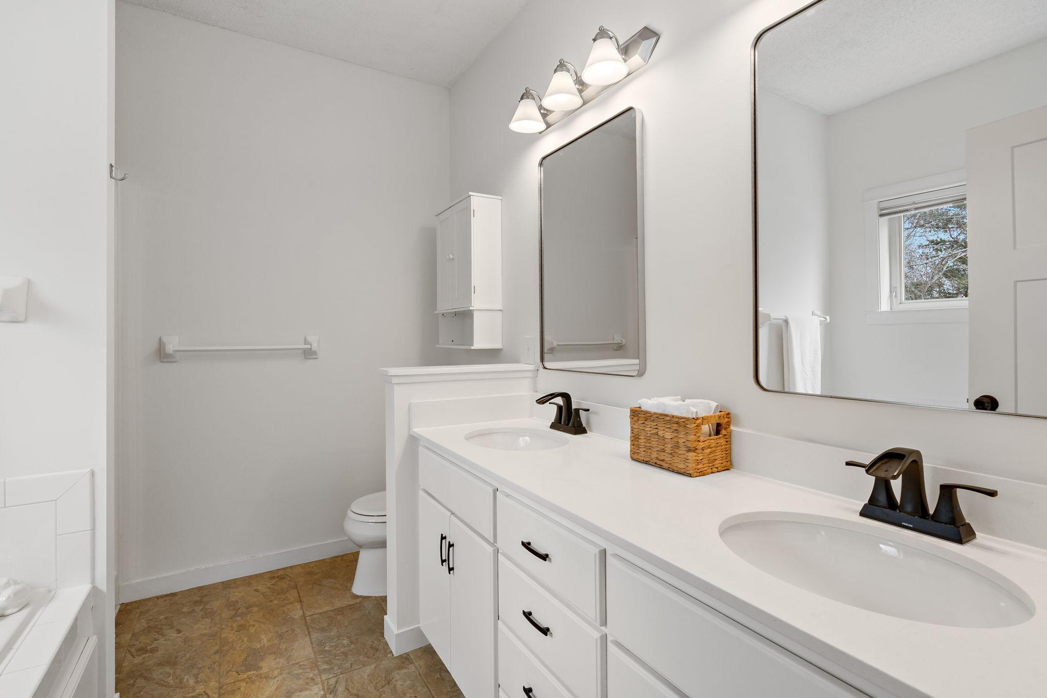 38-web-or-mls-20599 Islandview Cir Lakevile MN_0039.jpg