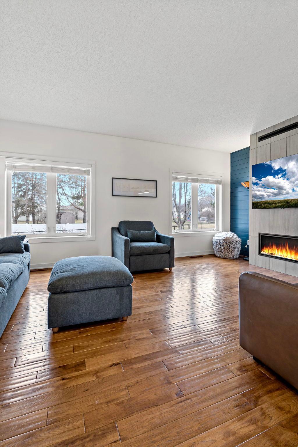 22-web-or-mls-20599 Islandview Cir Lakevile MN_0023.jpg