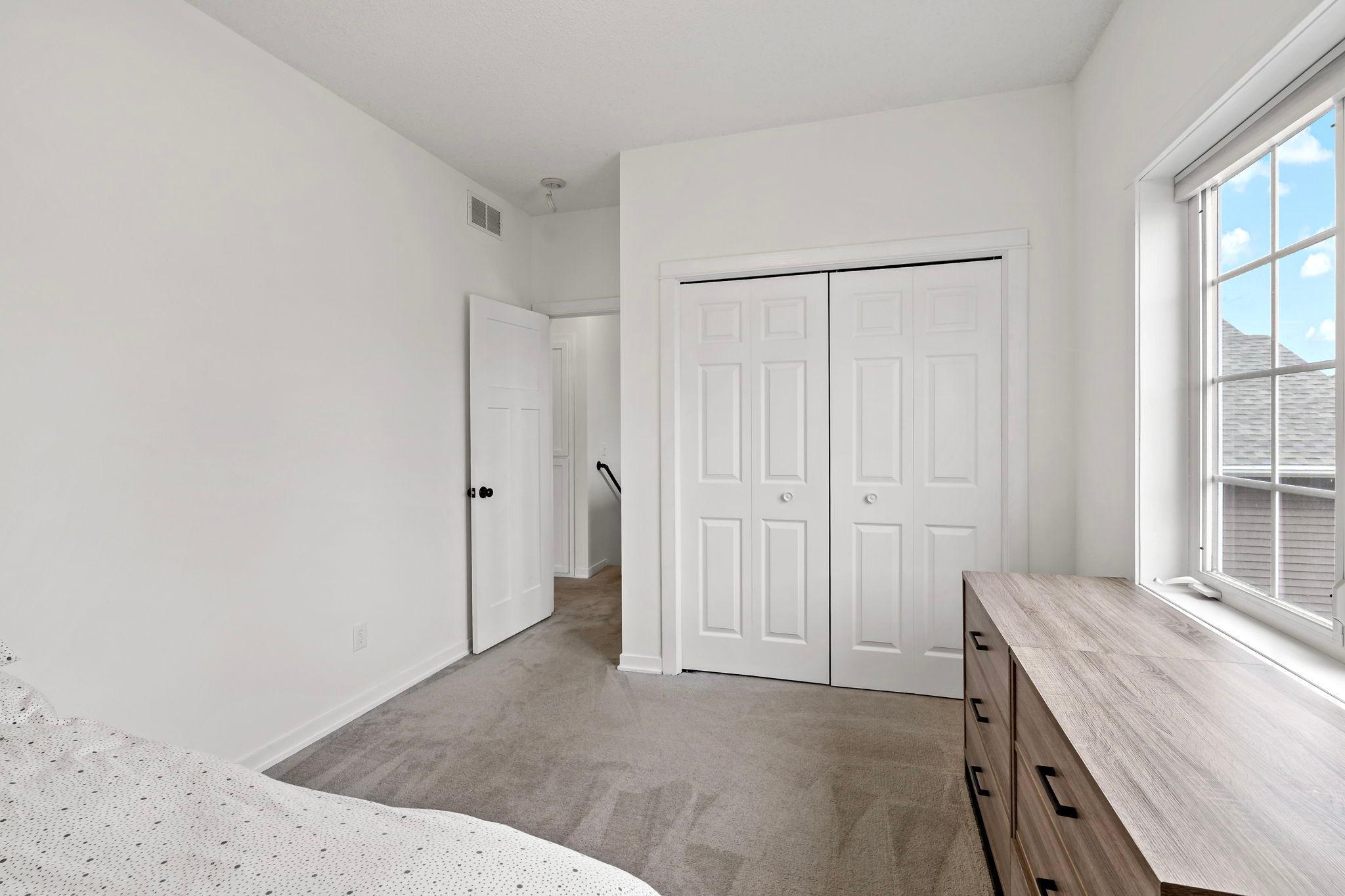 32-web-or-mls-20599 Islandview Cir Lakevile MN_0033.jpg