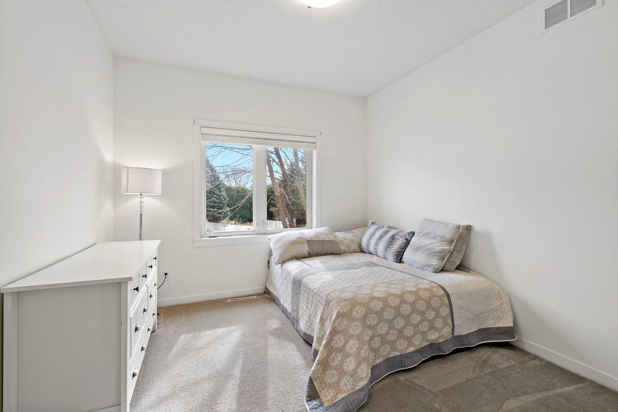 30-web-or-mls-20599 Islandview Cir Lakevile MN_0031.jpg