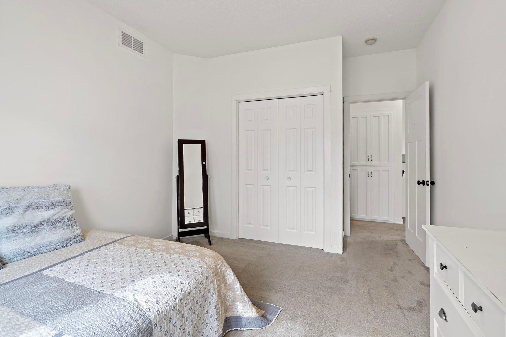 31-web-or-mls-20599 Islandview Cir Lakevile MN_0032.jpg