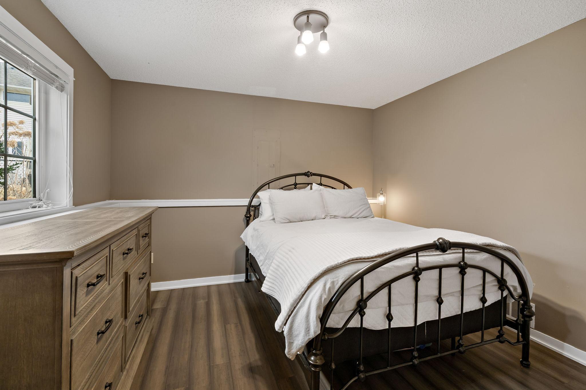 50-web-or-mls-20599 Islandview Cir Lakevile MN_0051.jpg