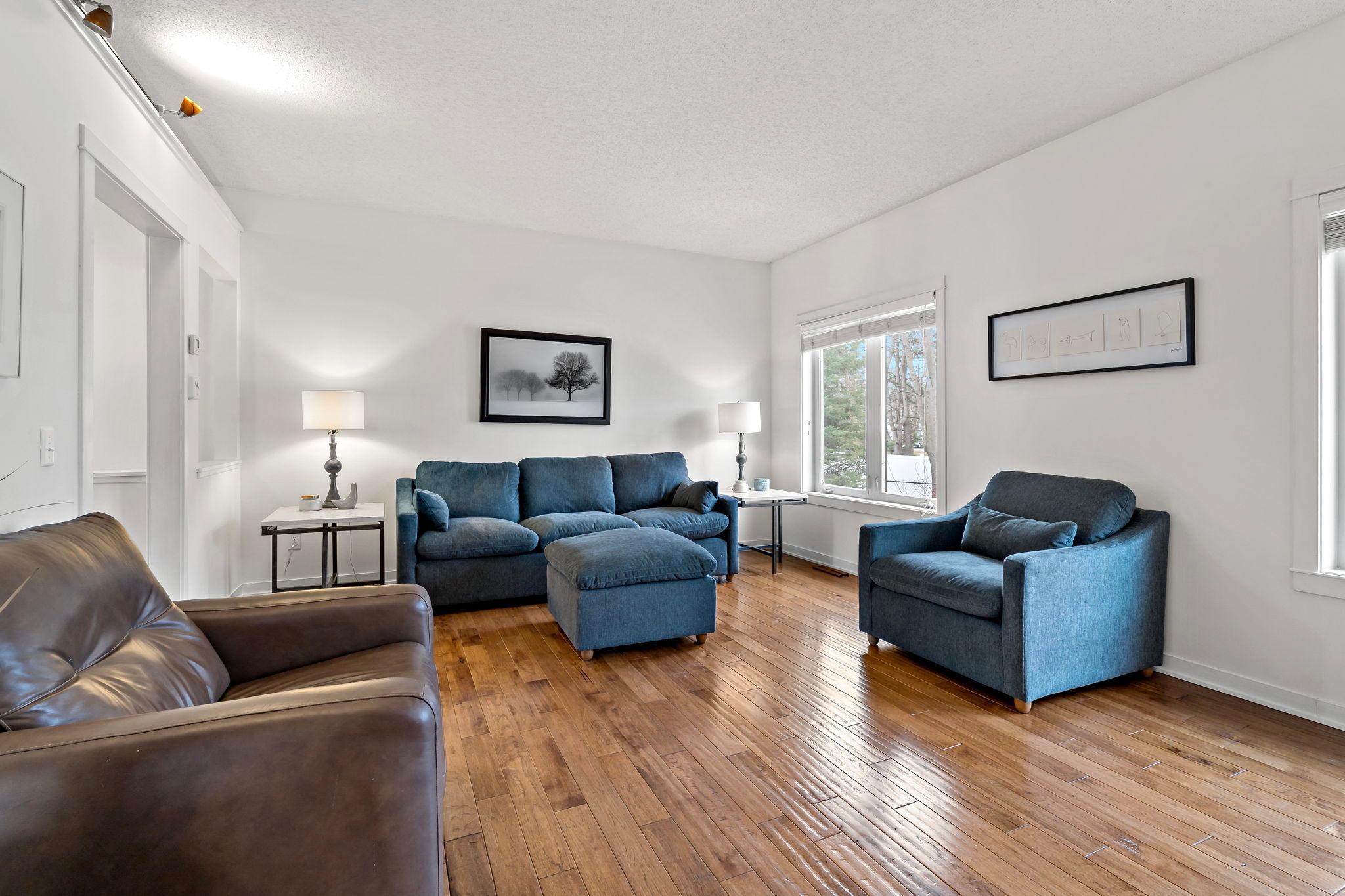 23-web-or-mls-20599 Islandview Cir Lakevile MN_0024.jpg