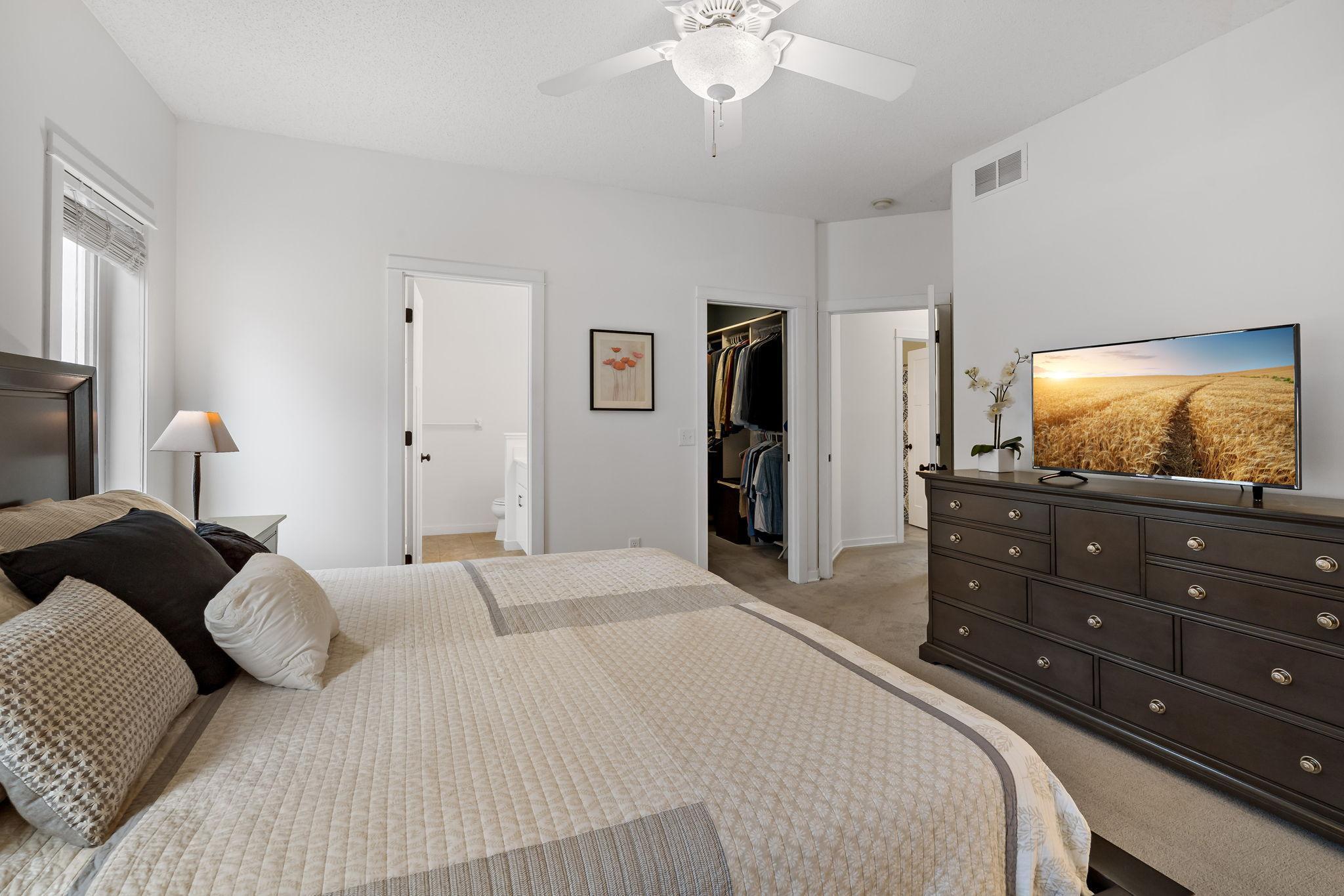 37-web-or-mls-20599 Islandview Cir Lakevile MN_0038.jpg