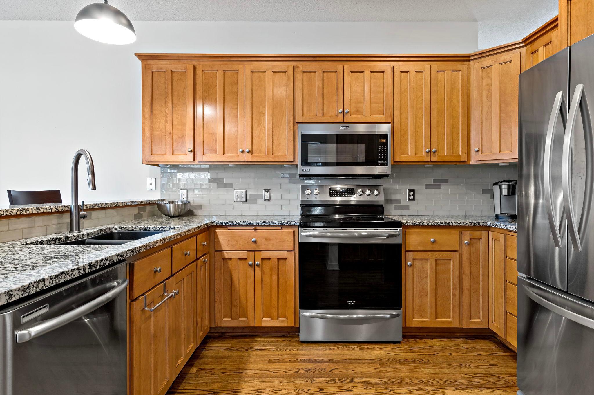 17-web-or-mls-20599 Islandview Cir Lakevile MN_0018.jpg