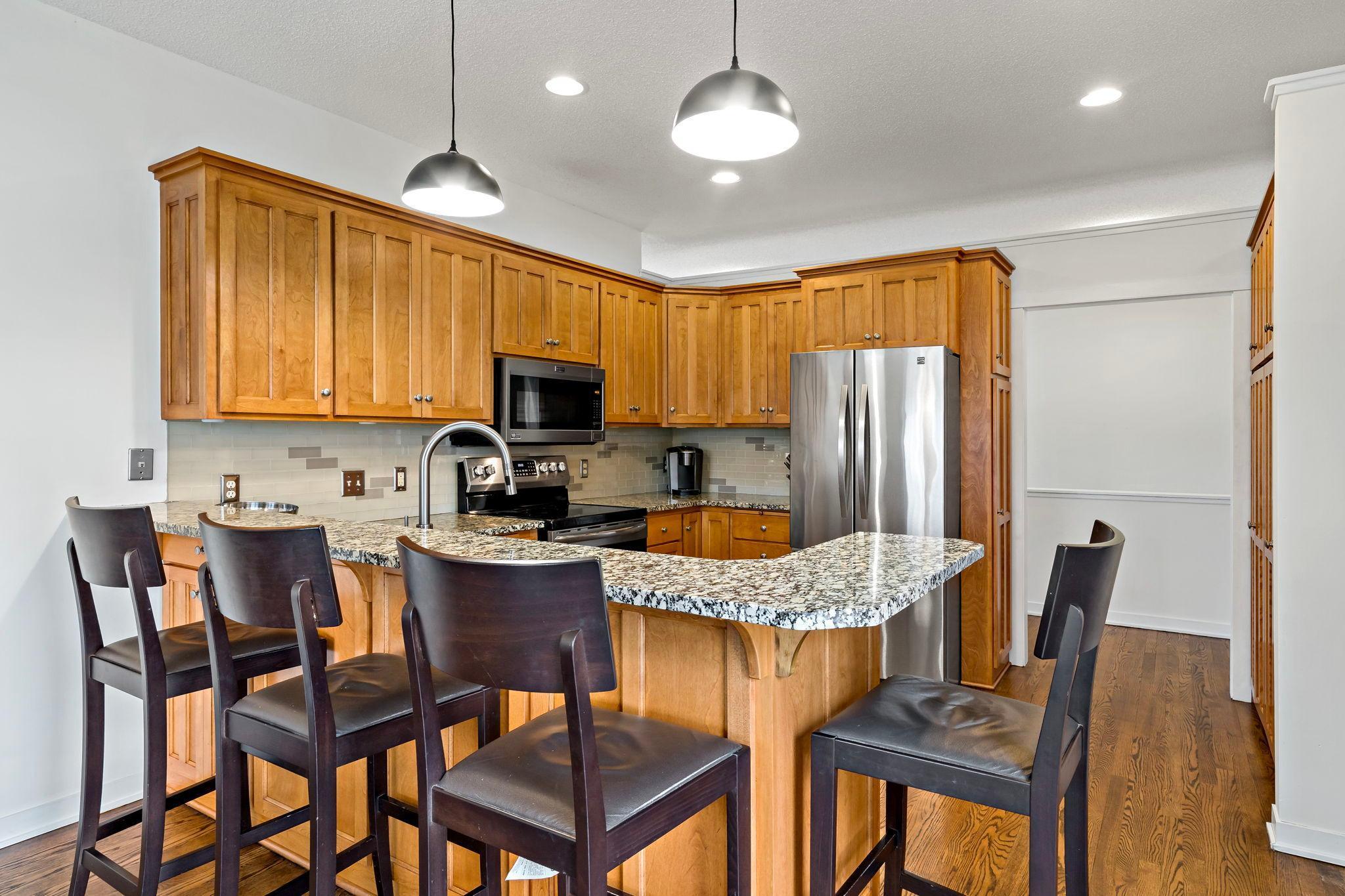 12-web-or-mls-20599 Islandview Cir Lakevile MN_0013.jpg