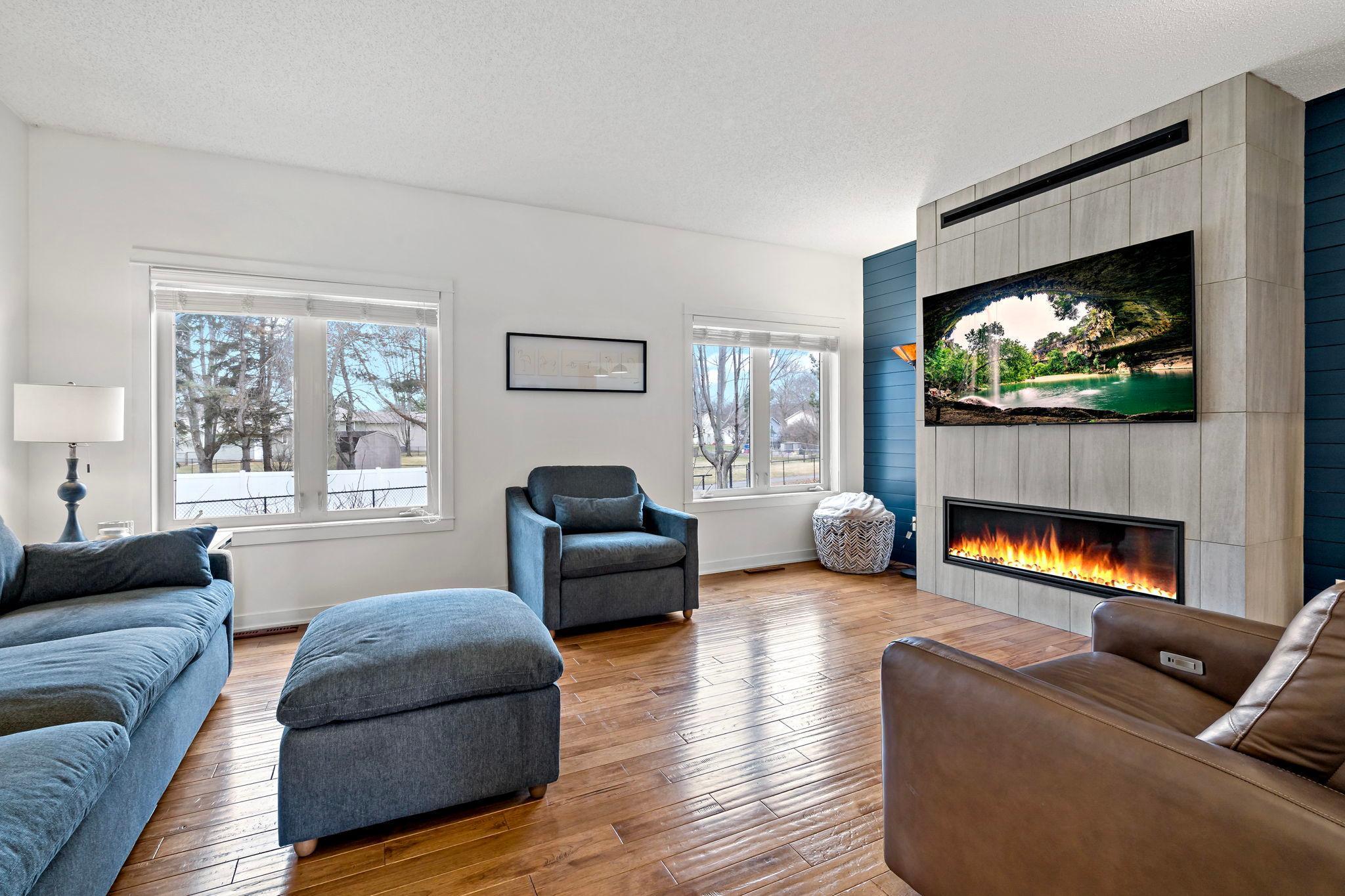 21-web-or-mls-20599 Islandview Cir Lakevile MN_0022.jpg