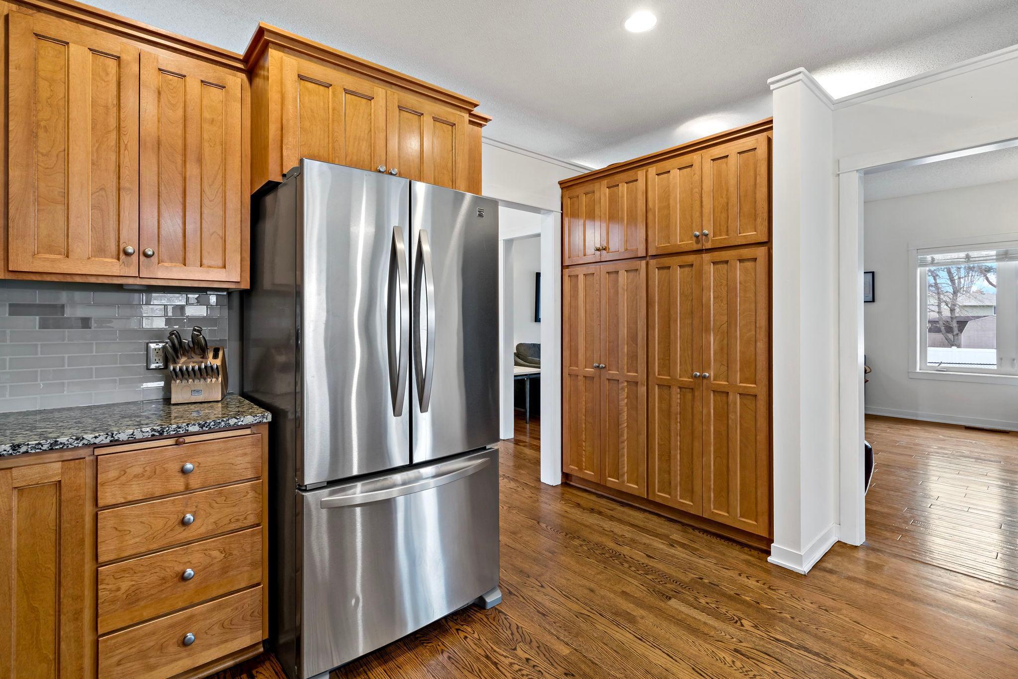 15-web-or-mls-20599 Islandview Cir Lakevile MN_0016.jpg