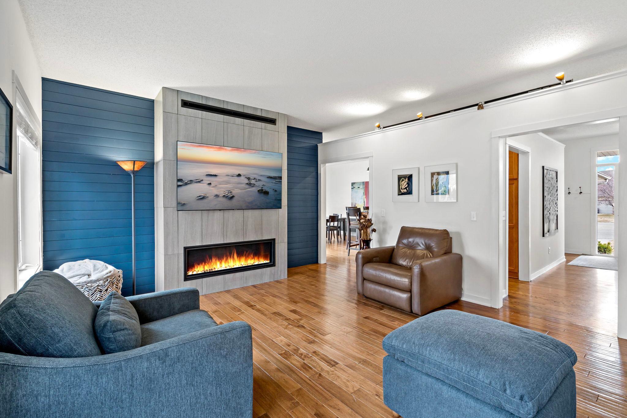 24-web-or-mls-20599 Islandview Cir Lakevile MN_0025.jpg