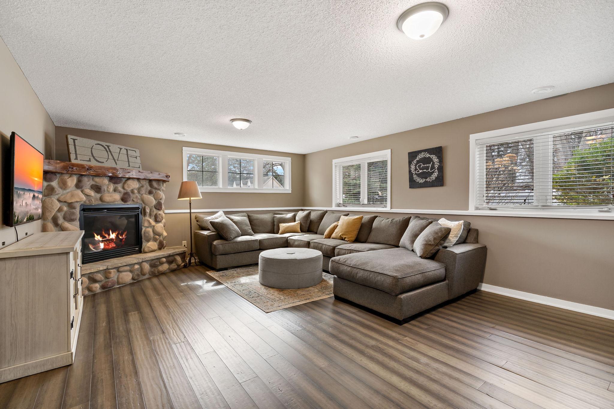 41-web-or-mls-20599 Islandview Cir Lakevile MN_0042.jpg