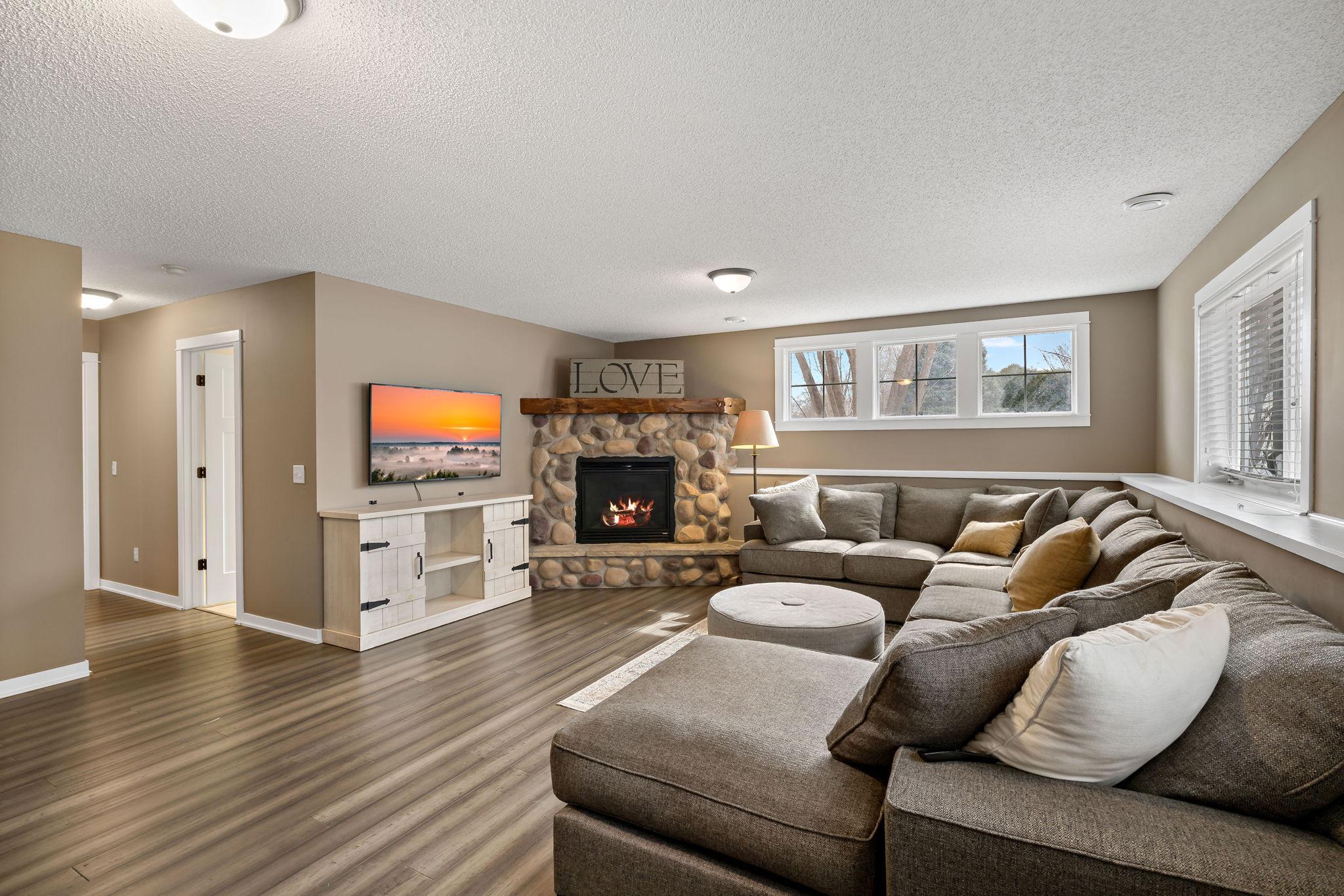 42-web-or-mls-20599 Islandview Cir Lakevile MN_0043.jpg