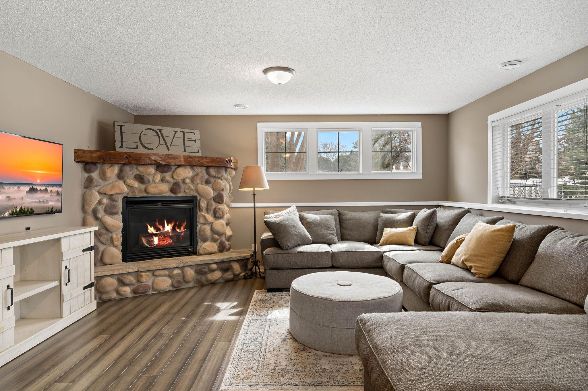 44-web-or-mls-20599 Islandview Cir Lakevile MN_0045.jpg