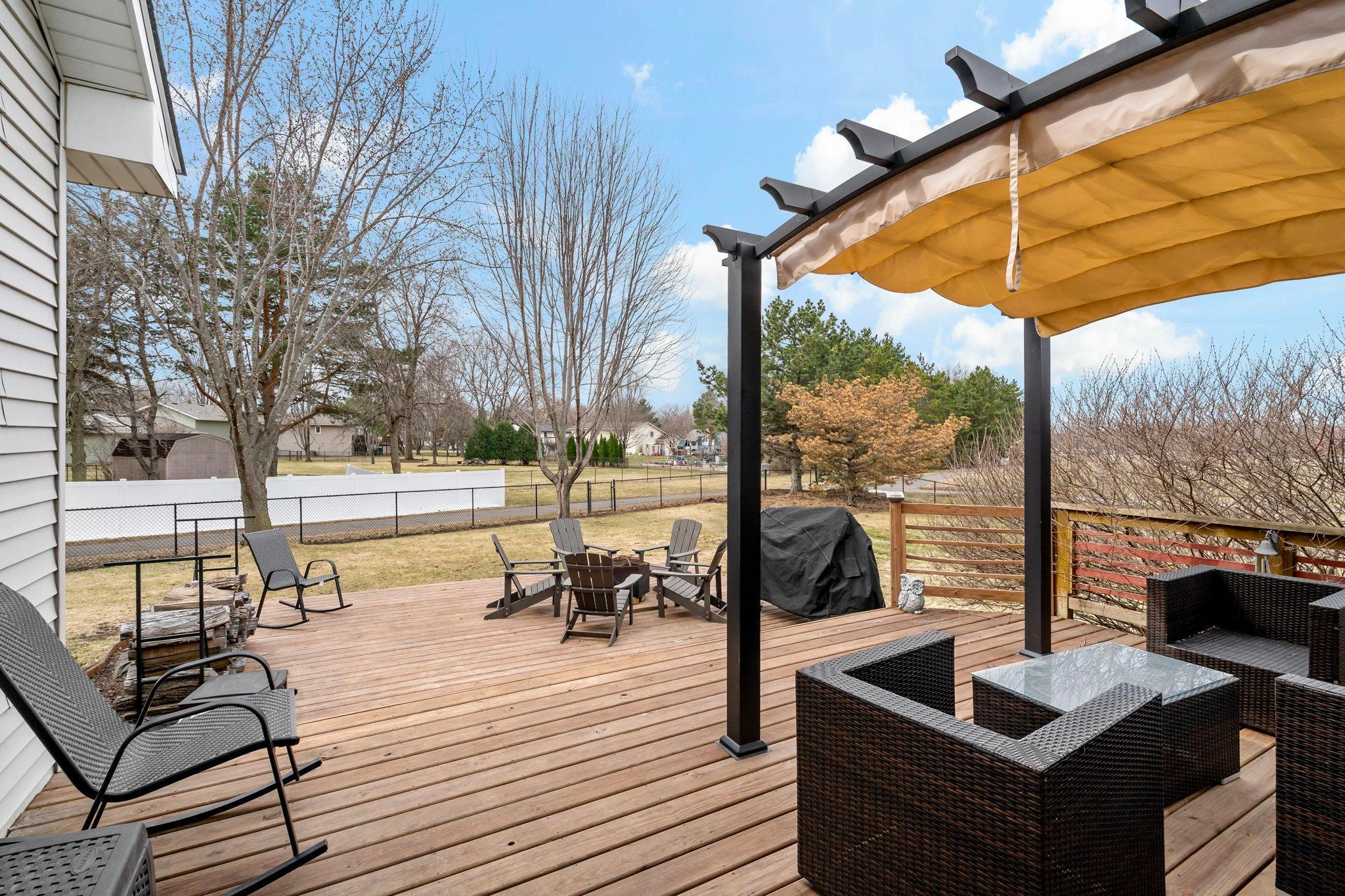 7-web-or-mls-20599 Islandview Cir Lakevile MN_0008.jpg