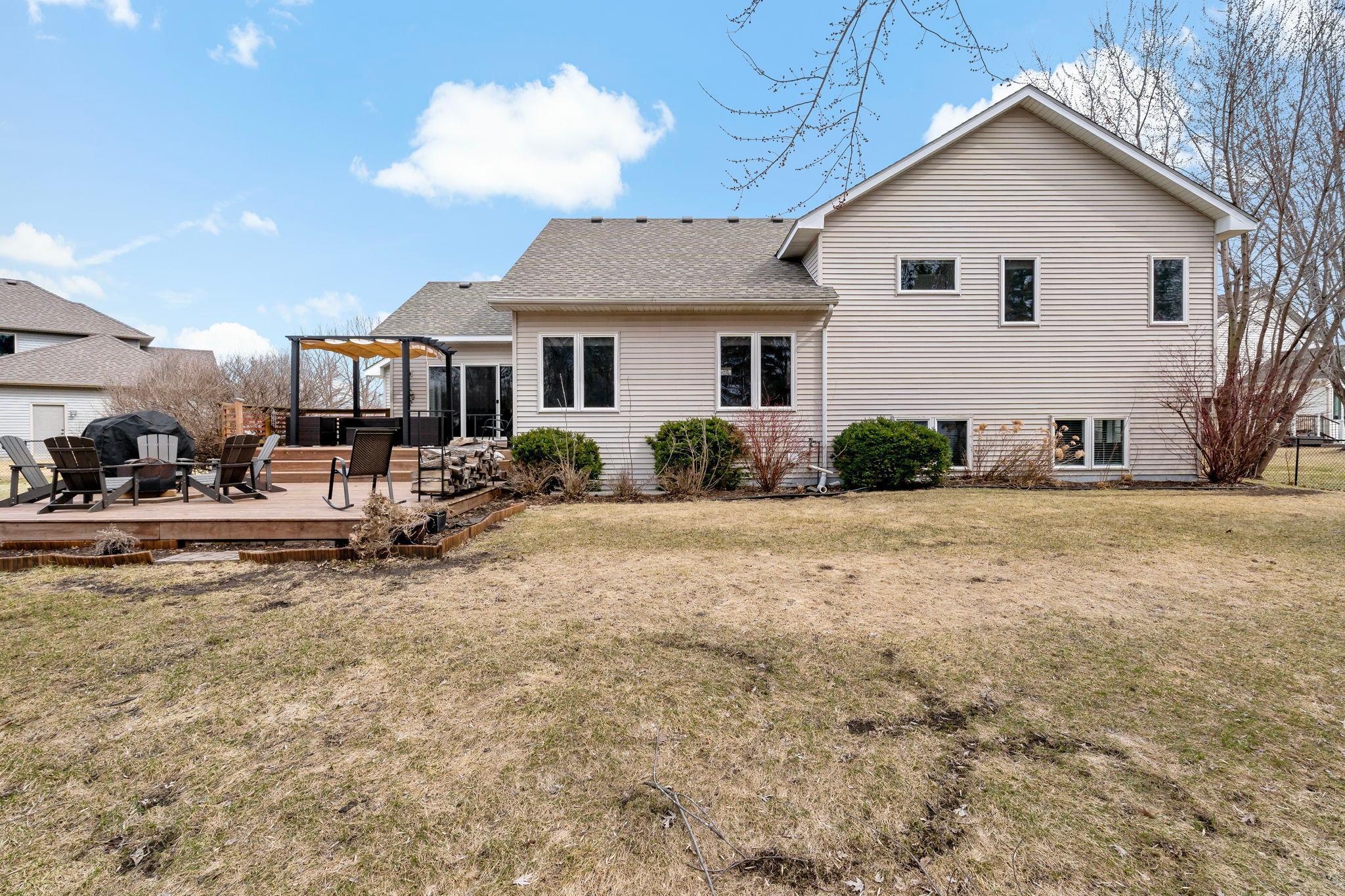 8-web-or-mls-20599 Islandview Cir Lakevile MN_0009.jpg