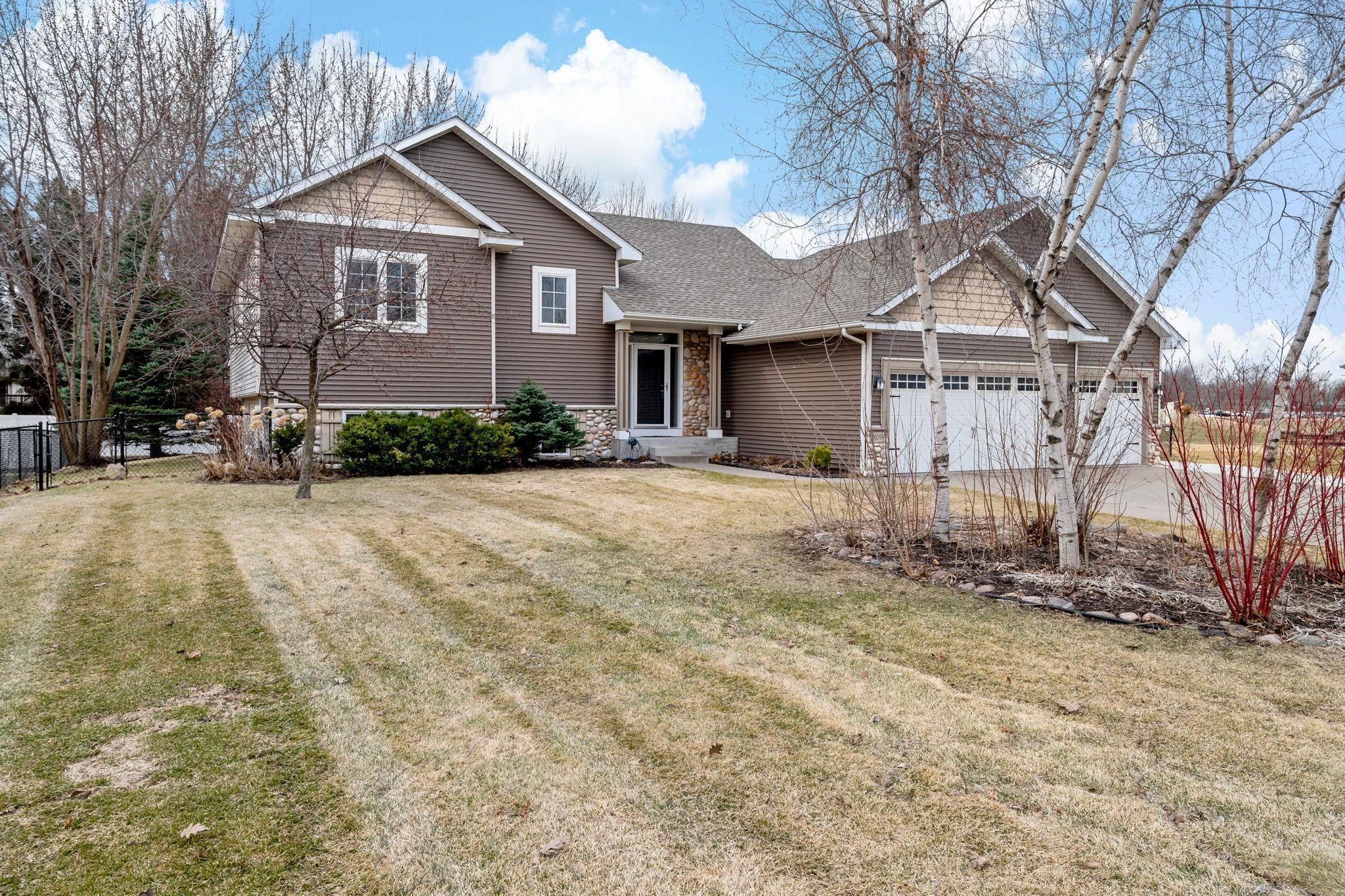 59-web-or-mls-20599 Islandview Cir Lakevile MN_0001.jpg