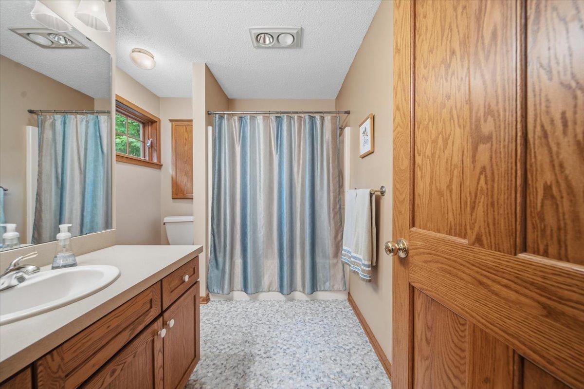 Upper Level Full Bathroom