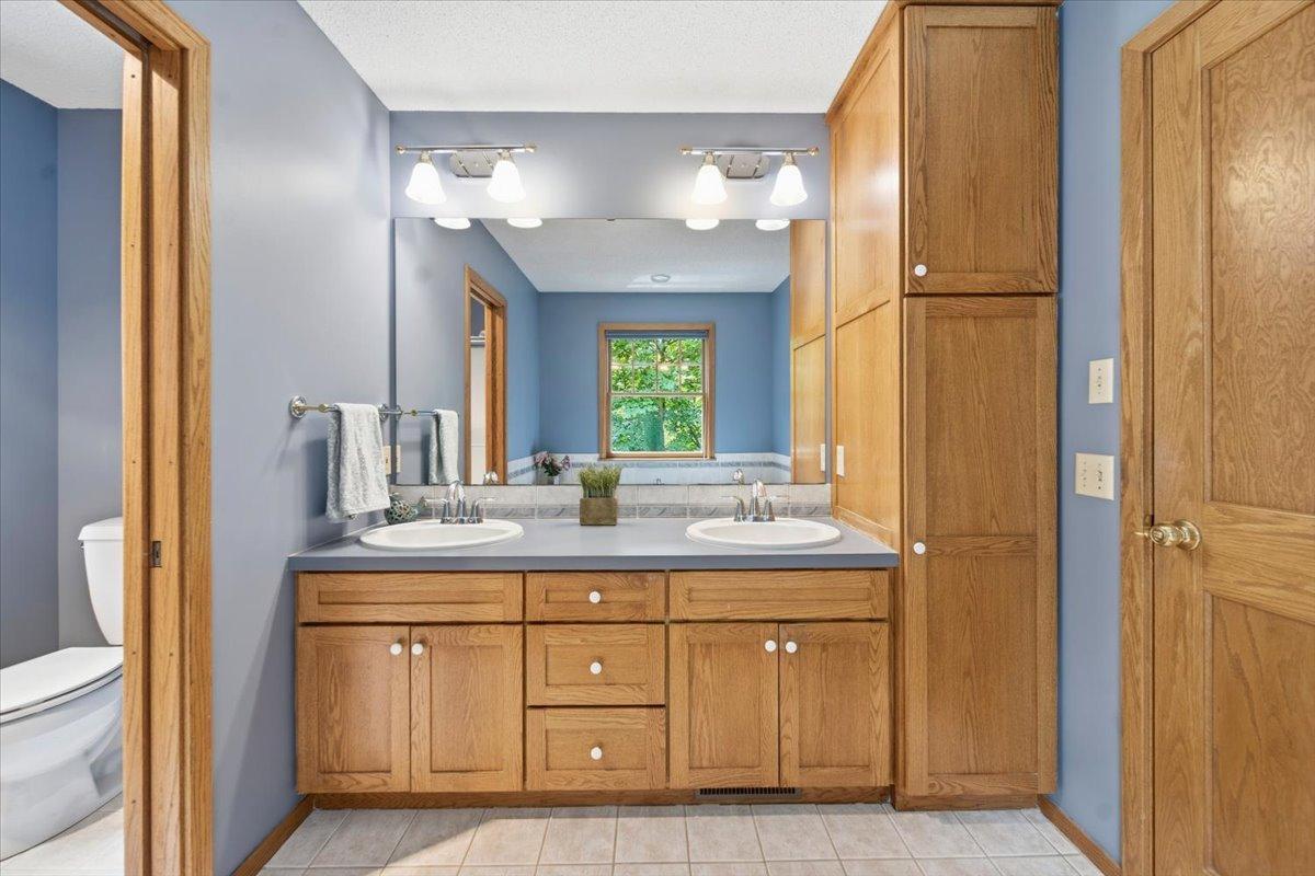 Dual Vanity