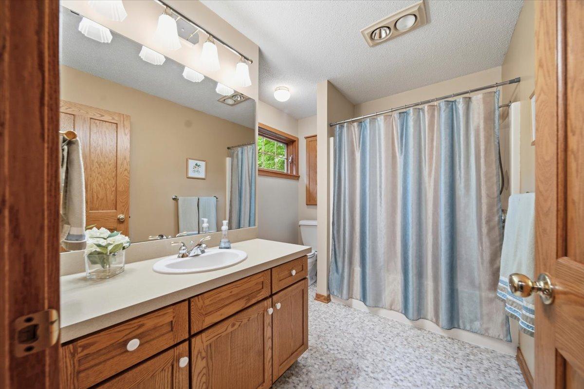 Upper Level Full Bathroom