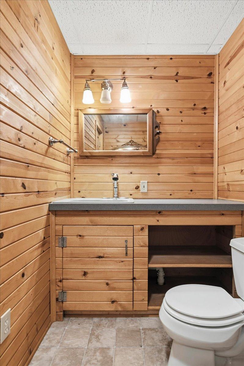 Lower Level 1/2 Bath