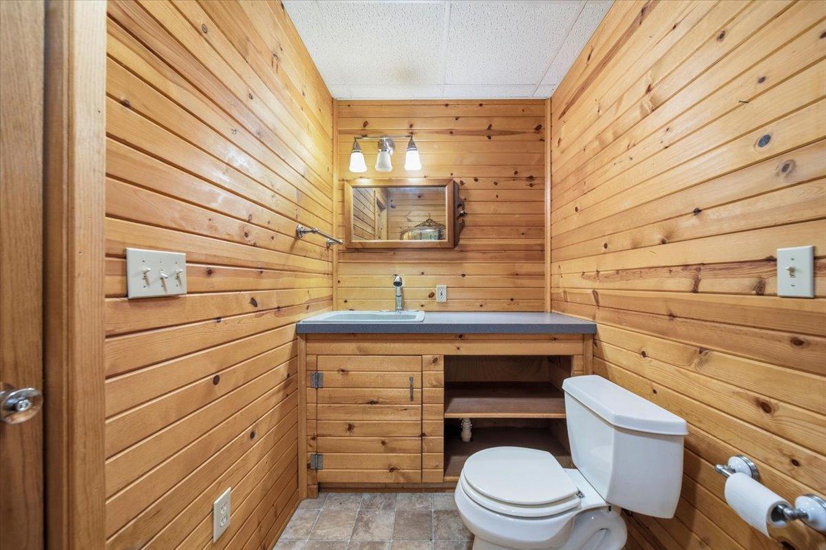 Lower Level 1/2 Bath