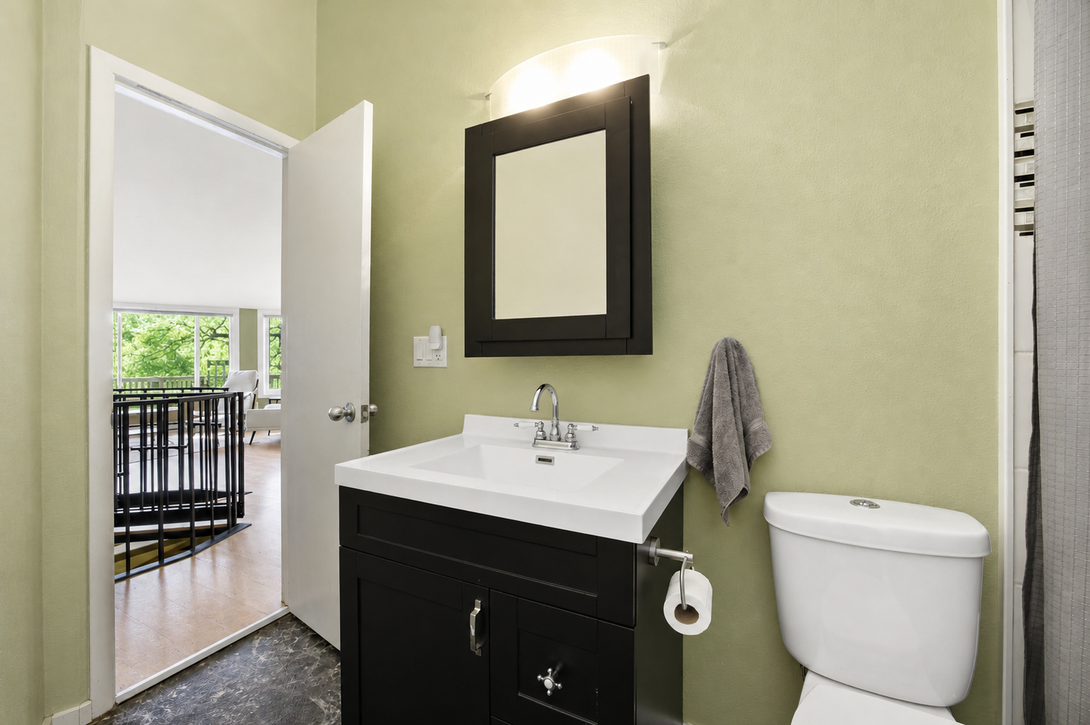 Upstairs full bathroom