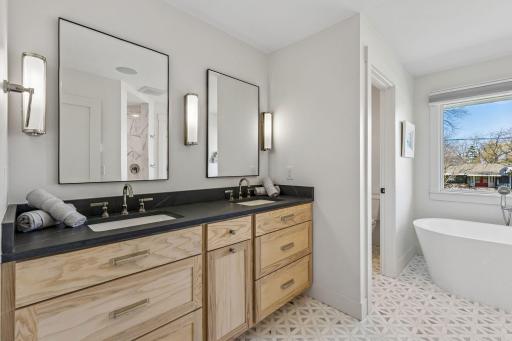 1155 Heritage Lane, Wayzata, MN 55391