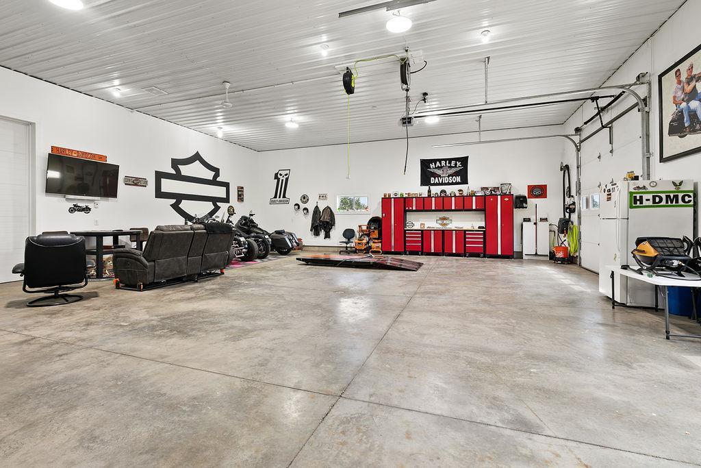 Finished and heated shed 40x80