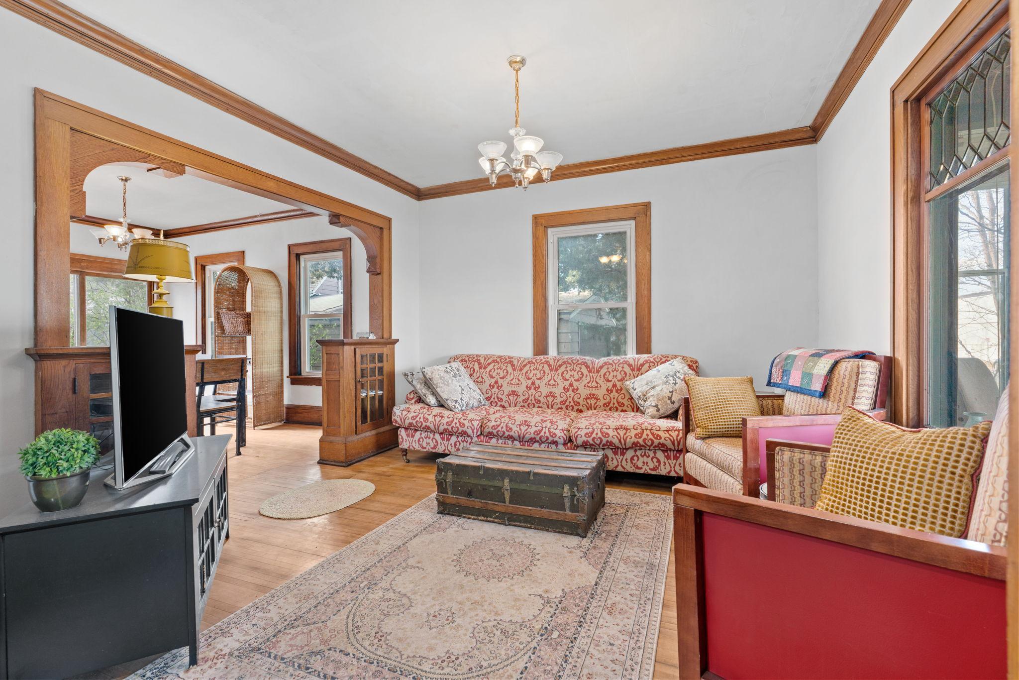 Spacious living room