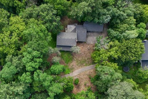 43-web-or-mls-15432-Highwood-Dr-Aerial-02.jpg