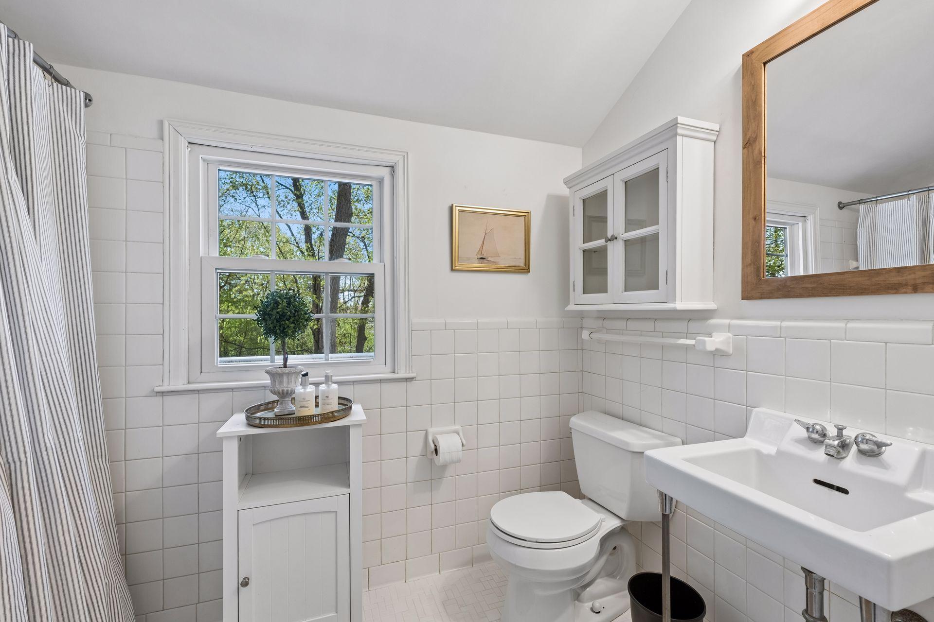 Upper-level full bathroom shared by the 2 additional bedrooms