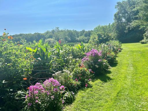 2425 N Shore Drive, Wayzata, MN 55391