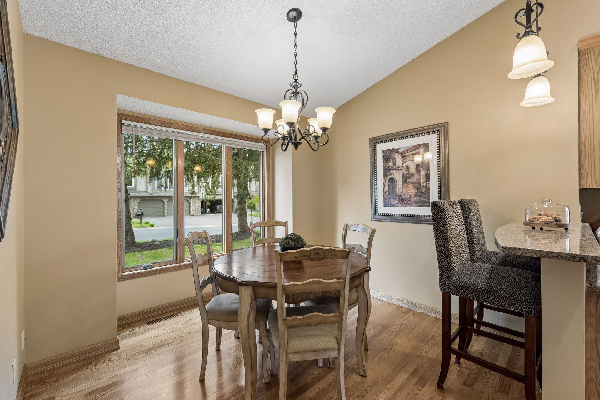 The informal dining and breakfast bar adjacent to the kitchen is ideal for everyday meals or entertaining.