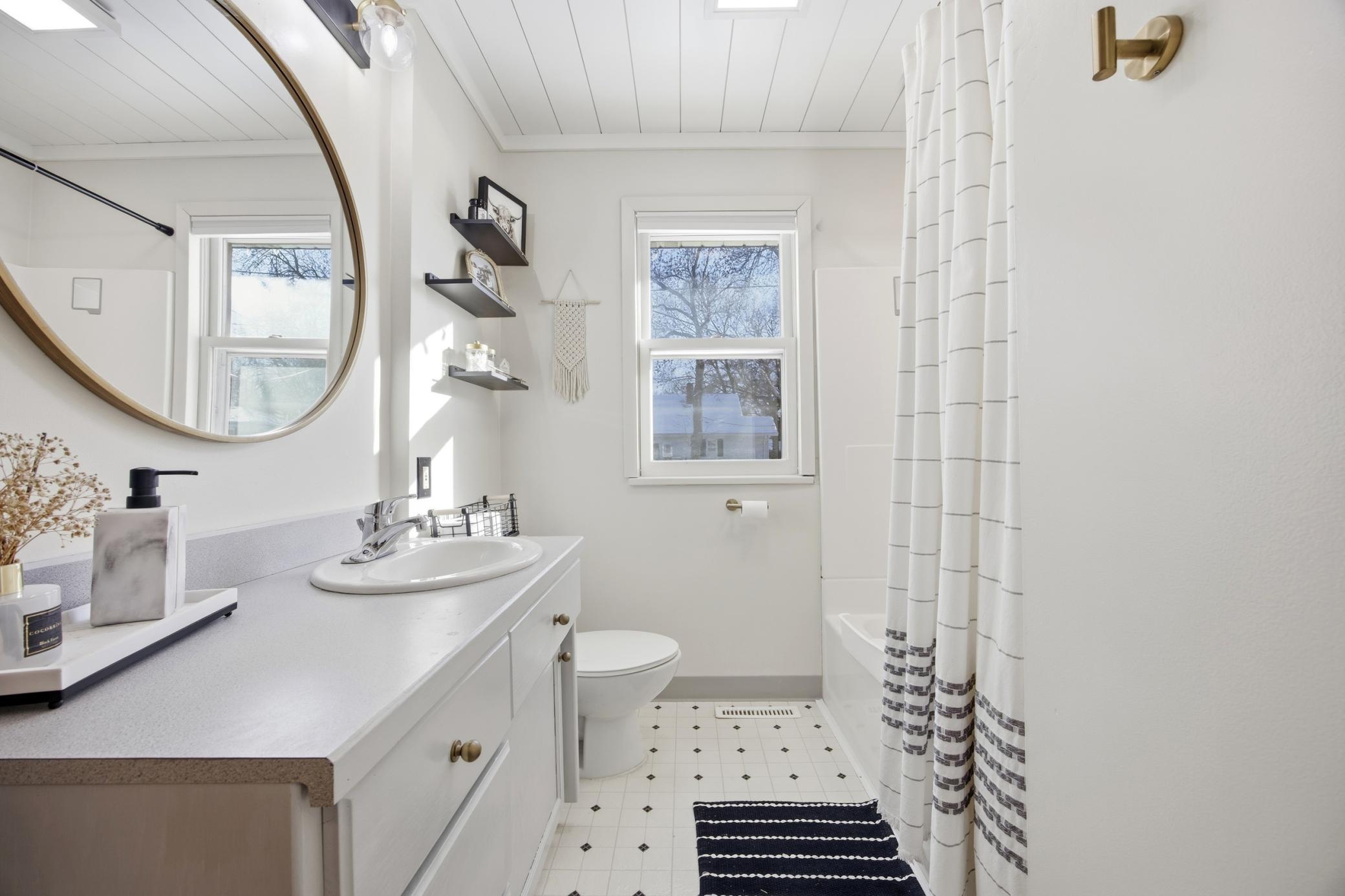 Main Floor Full Bath
