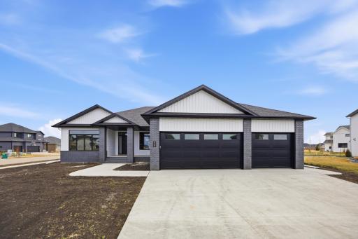 927 50th Avenue W, West Fargo, ND 58078