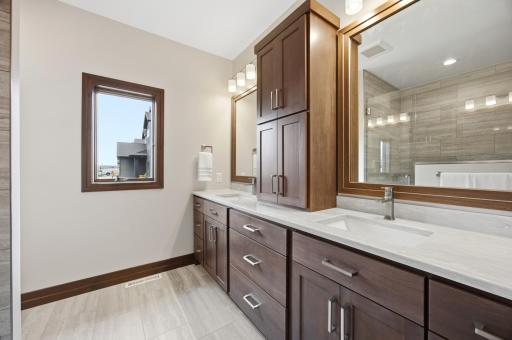 927 50th Avenue W, West Fargo, ND 58078