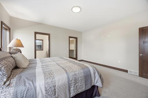 927 50th Avenue W, West Fargo, ND 58078