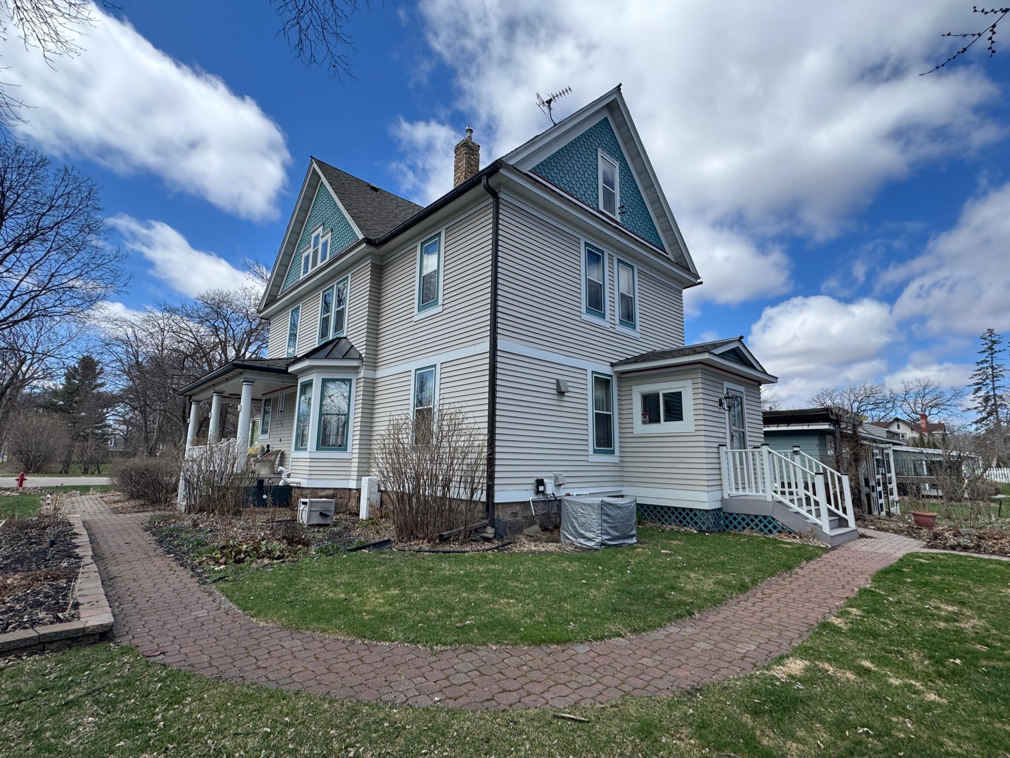 1906 Victorian Queen Anne - Located between 6th and 8th Avenue S in Princeton's Historic Homes District