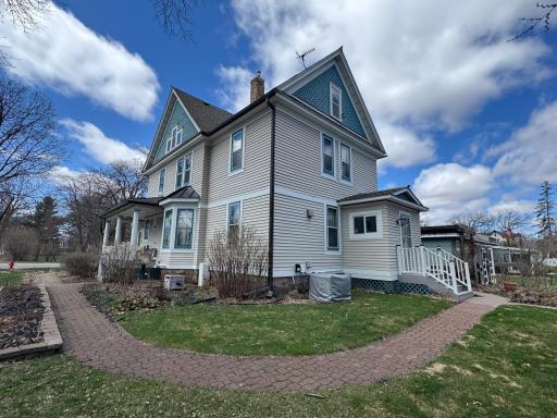 1906 Victorian Queen Anne - Located between 6th and 8th Avenue S in Princeton's Historic Homes District