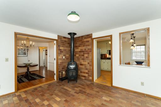 Sun room w/wood stove